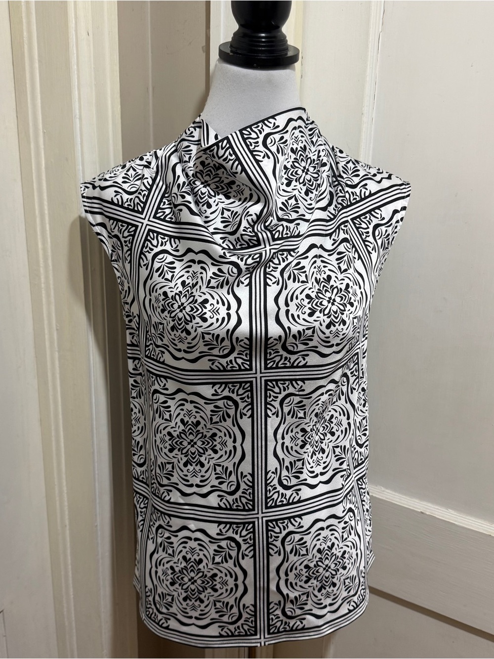LOFT Black and White Patterned Mock Neck Sleeveless Top